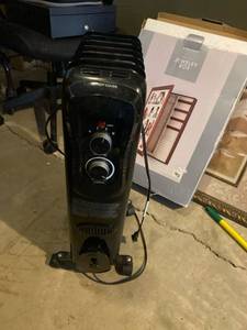 lot 21 image: Radiator heater- oil filled