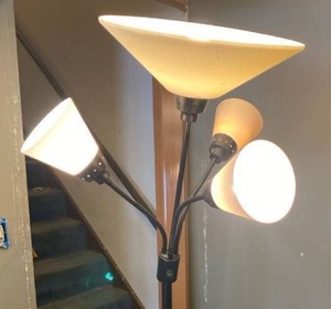 lot 22 image: Stand lamp with bendable lights