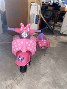 lot 37 image: Minnie Mouse ride on toy with side cart