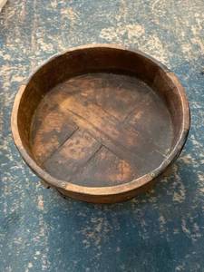 lot 42 image: Vintage wooden plant stand with great attention to detail in the woodwork