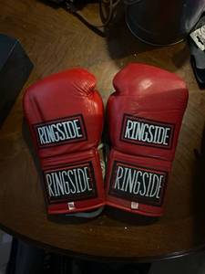 lot 43 image: Ringside sparring gloves 10L