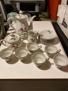lot 53 image: 17 piece Antique Hot tea set with gold trim