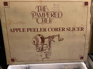 lot 68 image: The Pampered Chef- Apple Peeler Corer Slicer