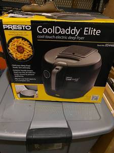 lot 72 image: CoolDaddy Elite cool-touch electric deep fryer by Presto