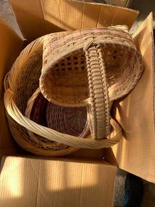 lot 87 image: Basket lot- 4 decorative baskets total