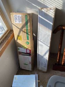 lot 88 image: 2 Christmas tree- sizes in photos, 1 white, 1 green
