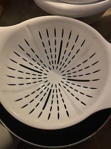 lot 92 image: Lot of 15 kitchen items
