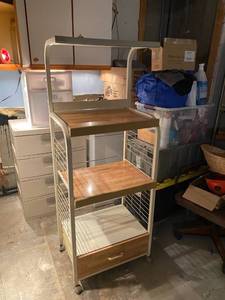 lot 99 image: Bakers rack