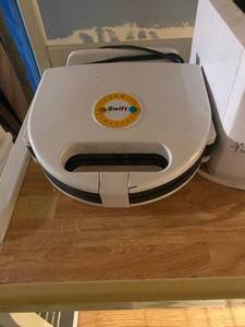 lot 101 image: Lot of small kitchen appliances