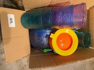 lot 109 image: Assortment of cups and bowls