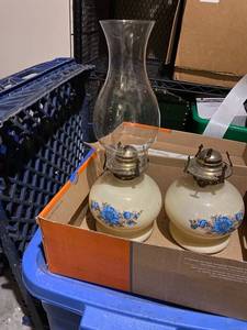 lot 114 image: (2) oil lamps- 1 glass shade