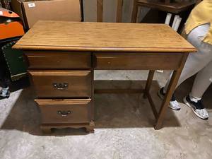 lot 124 image: Solid wood office desk for student