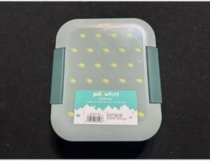 lot 42 image: Kids Lightening Bolts Bento Box Light Green - Pillowfort�� Lunch Box Tray