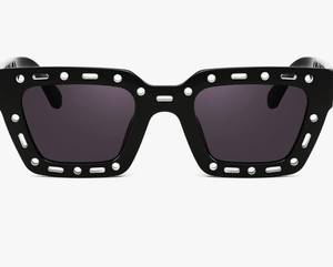 lot 56197 image: FEISEDY Vintage Square Studded Sunglasses