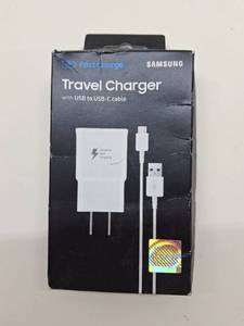 lot 56212 image: Samsung Fast Charge Travel Charger with USB-C Cable