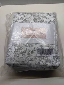 lot 1009 image: Northern Nights 400TC 100% Supima Cotton Sheet Set, Grey Leaf, Split King