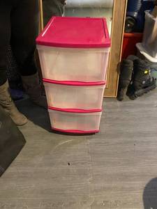 lot 323 image: Pink 3 drawer storage unit