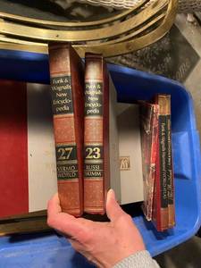 lot 332 image: Funk and Wagnall��s encyclopedia set