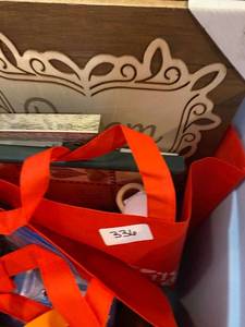 lot 337 image: Home decor bag with small aquarium
