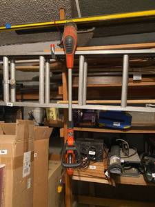 lot 219 image: Black and decker battery powered weed eater