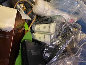 lot 259 image: Very large tote of makeup, new and used samples