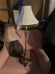 lot 281 image: 2 decorative lamps with shades