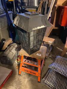 lot 285 image: Bug zapper- needs bulb