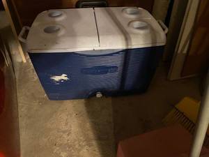 lot 291 image: Double open lid cooler with drain on bottom and wheels