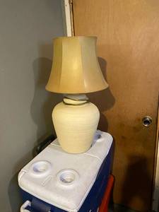 lot 298 image: Nice decorative lamp