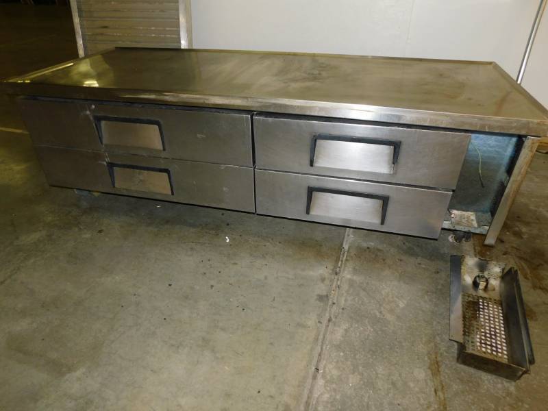 lot 9318 image: True Equipment Table