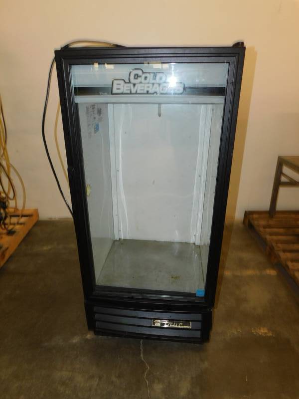 lot 9319 image: True Beverage Cooler