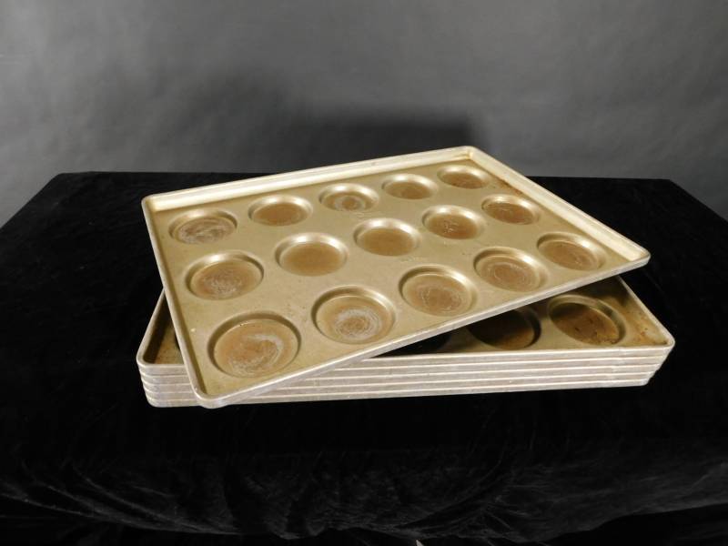 lot 9331 image: Lot of RollBun Pans