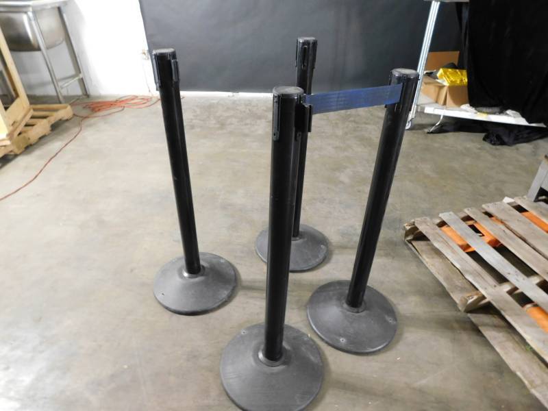 lot 9353 image: Strap Barricades