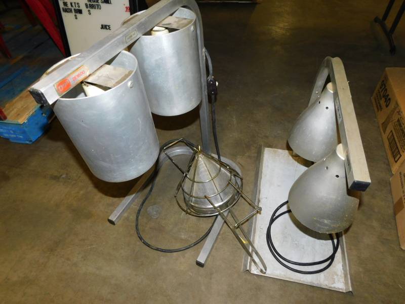 lot 9383 image: Lot of Heat Lamps and Strainer