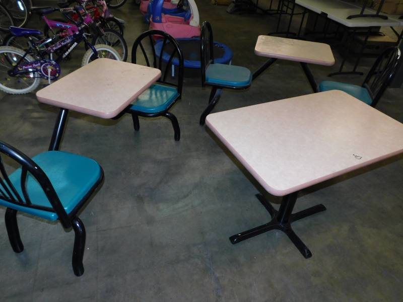 lot 9389 image: Lot of Seating and Handicap Table