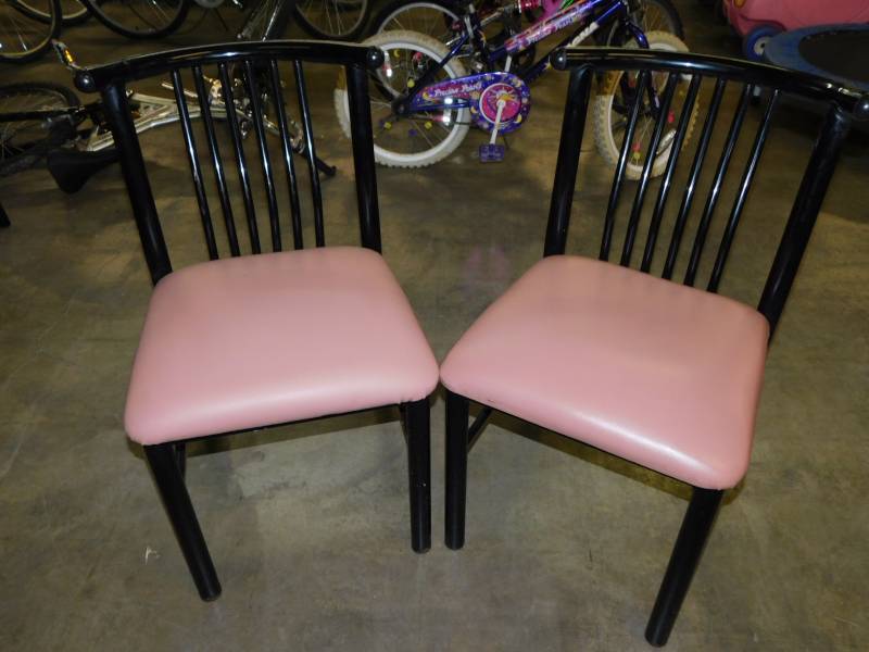 lot 9397 image: Lot of 2 Metal Frame Dinning Chairs