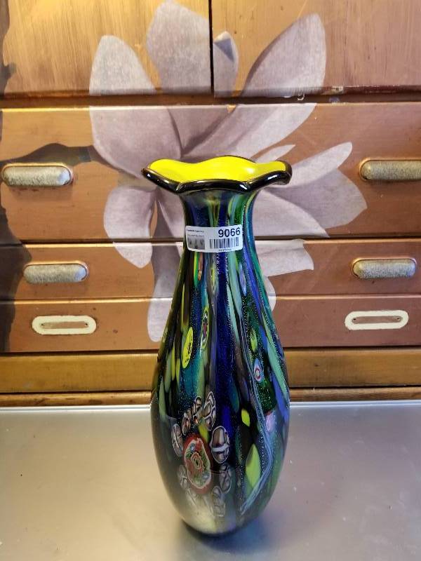 lot 9066 image: Large Murano Glass Vase
