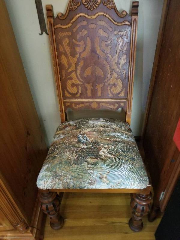 lot 9012 image: Nice Antique Arm Chair