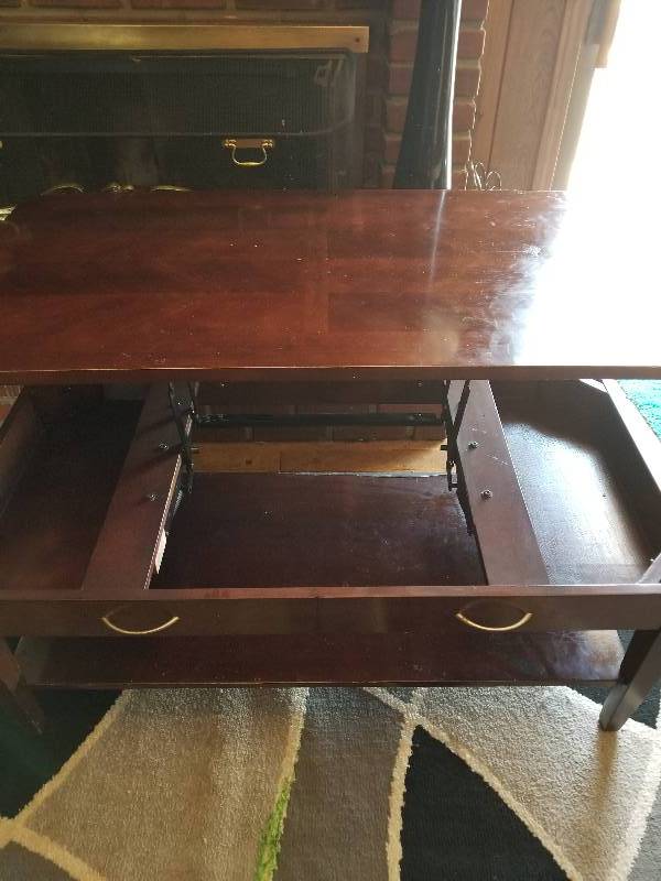 lot 9200 image: Coffe TableDeskTv Tray