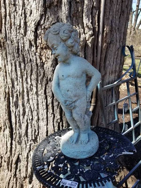 lot 9198 image: Yard Sculpture