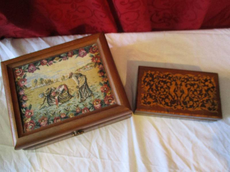lot 9027 image: Pair of Jewelry Boxes