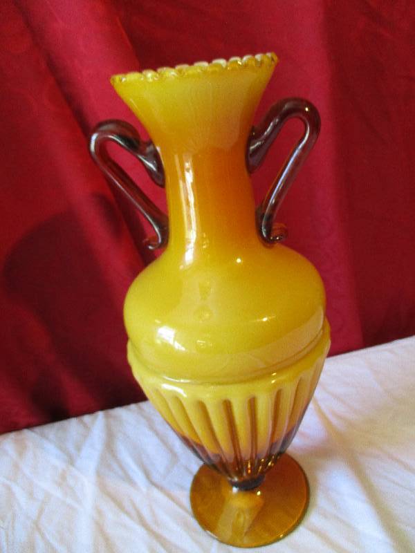 lot 9029 image: Blown Glass Vase