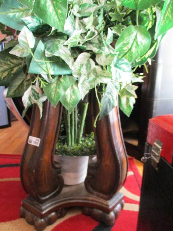 lot 9062 image: Plant Stand