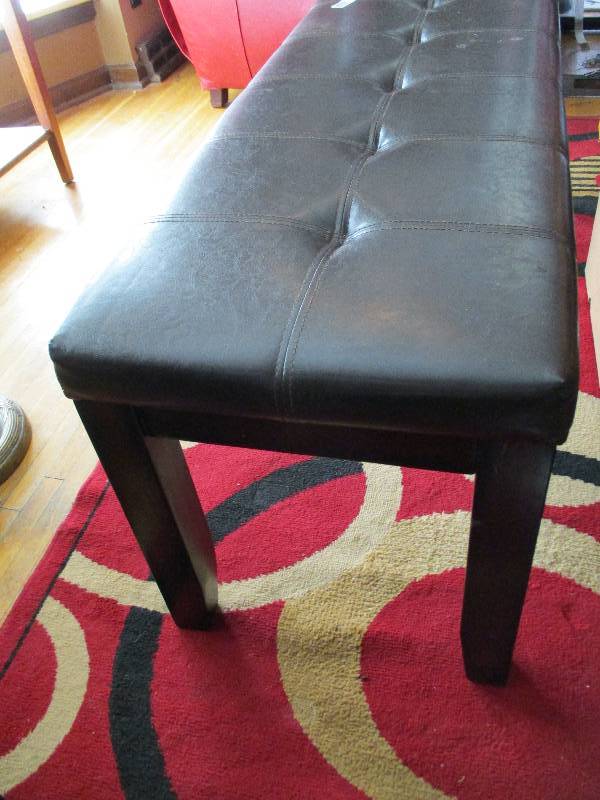 lot 9036 image: Padded Bench