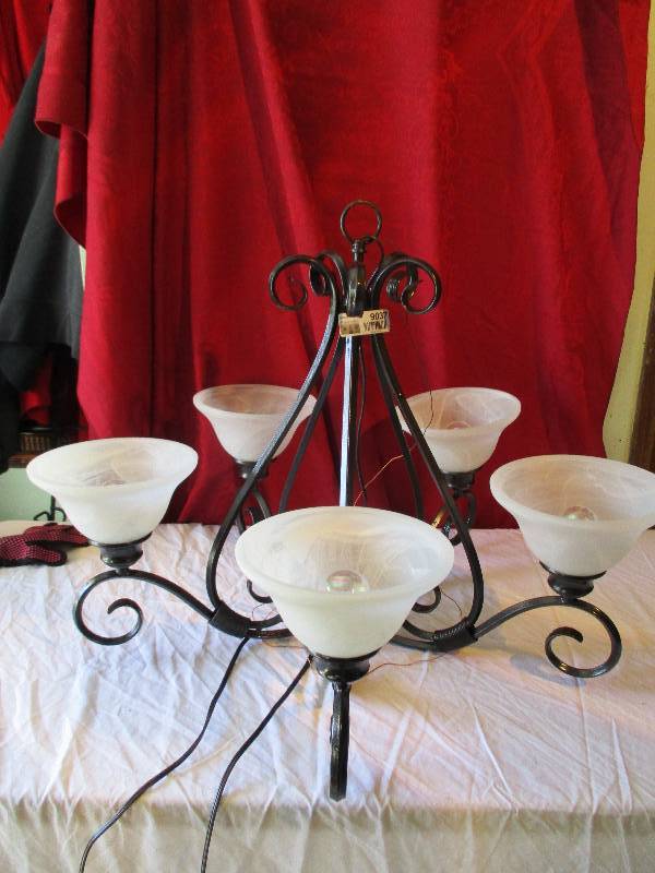 lot 9037 image: Chandelier