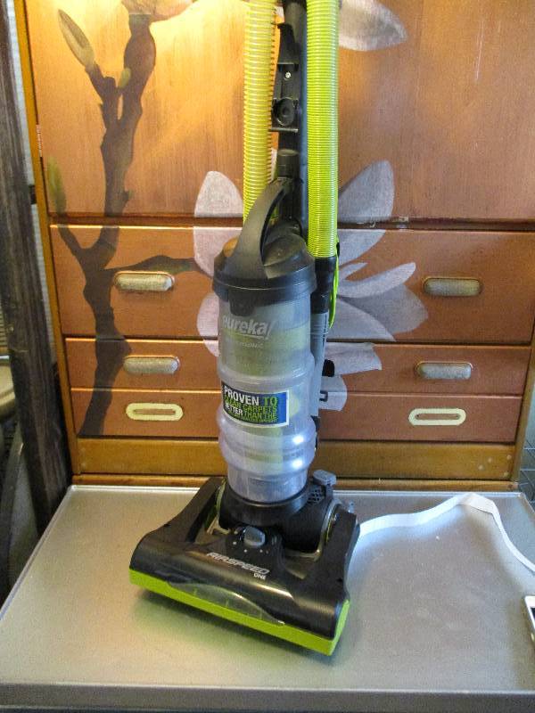 lot 9111 image: Eureka Vacuum Cleaner Fully Functioning