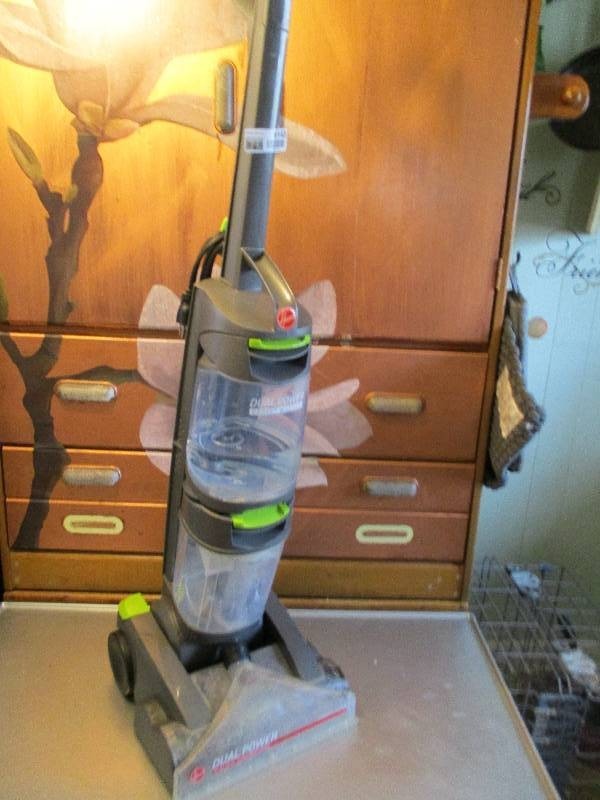 lot 9143 image: Hoover Vacuum Fully Functioning