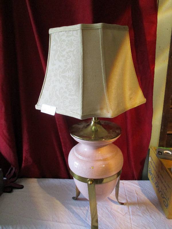 lot 9126 image: Table Lamp