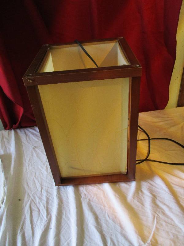 lot 9094 image: Square Table Lamp