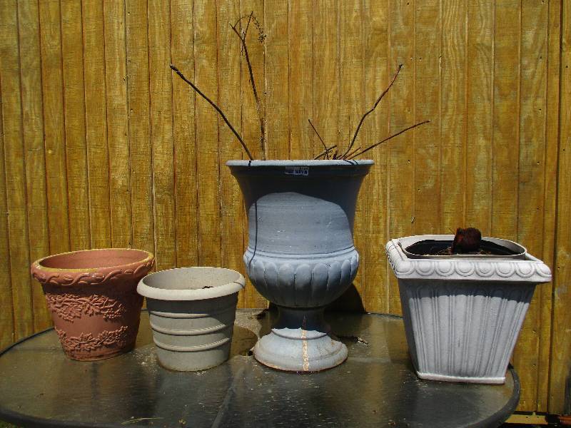 lot 9185 image: Lot of Planters